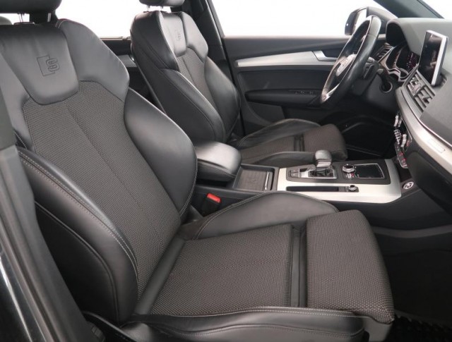 Audi Q5  3.0 TDI S line