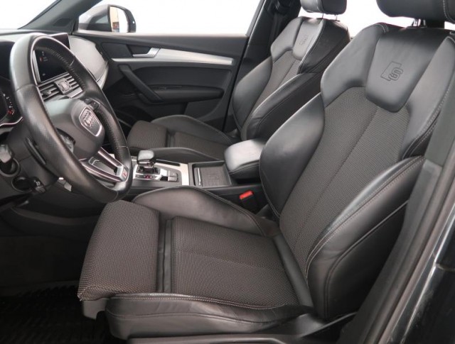 Audi Q5  3.0 TDI S line