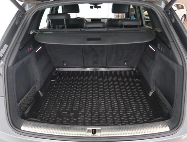 Audi Q5  3.0 TDI S line