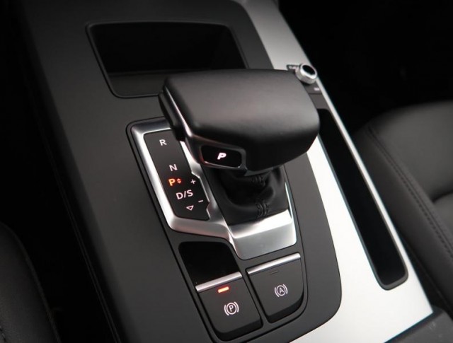 Audi Q5  45 TFSI S line