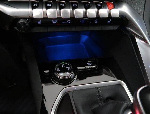 Peugeot 3008  1.5 BlueHDi 