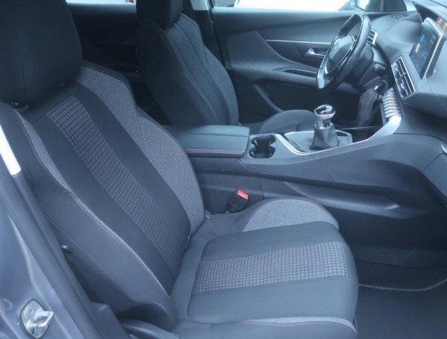 Peugeot 3008  1.5 BlueHDi 