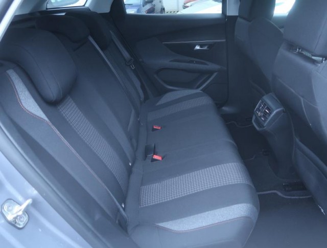 Peugeot 3008  1.5 BlueHDi 