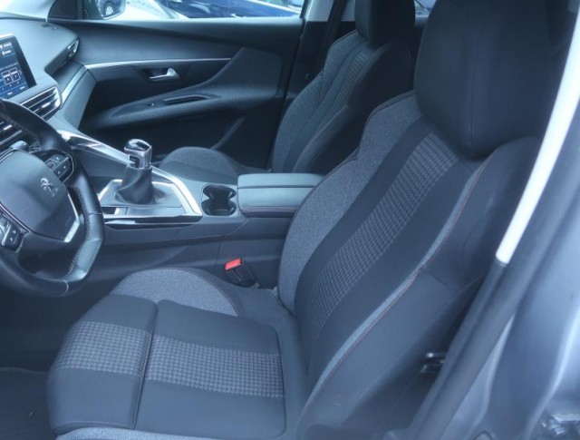 Peugeot 3008  1.5 BlueHDi 