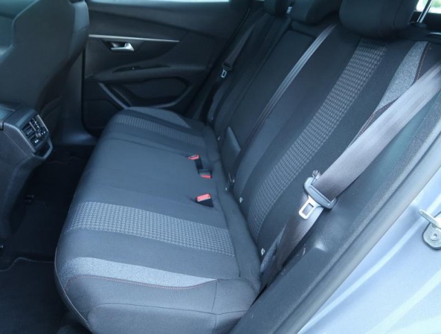 Peugeot 3008  1.5 BlueHDi Allure