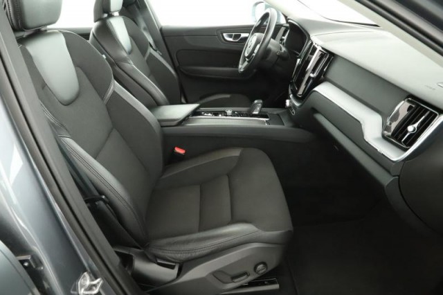 Volvo XC60  B4 AWD Momentum