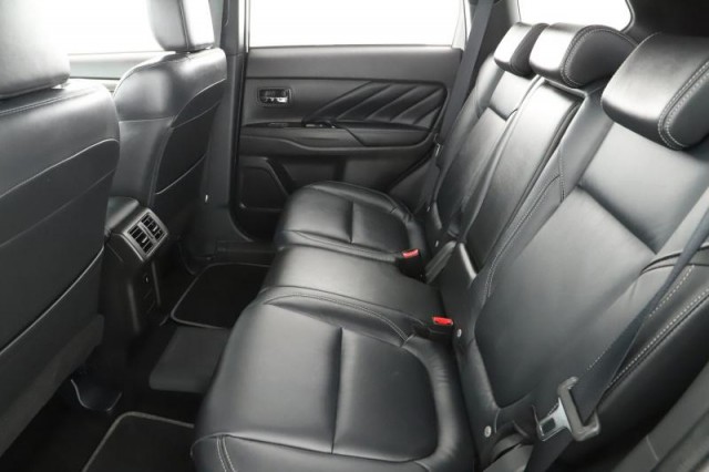 Mitsubishi Outlander  2.4 PHEV 