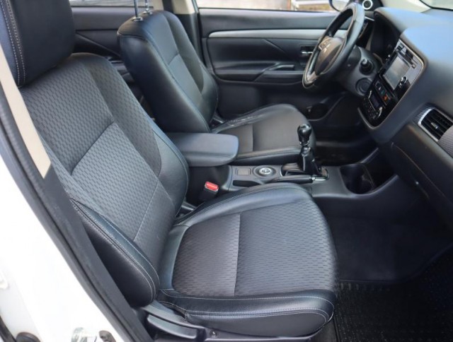 Mitsubishi Outlander  2.2 DI-D 
