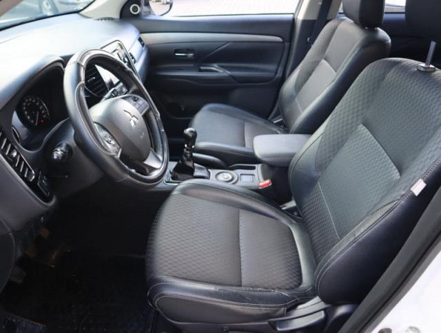Mitsubishi Outlander  2.2 DI-D 