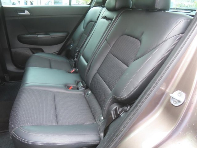 Kia Sportage  2.0 CRDi 