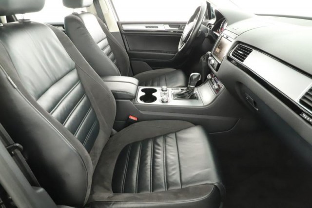 Volkswagen Touareg  3.0 TDI R-Line