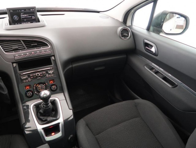 Peugeot 5008  1.6 HDi 