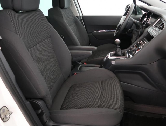 Peugeot 5008  1.6 HDi 