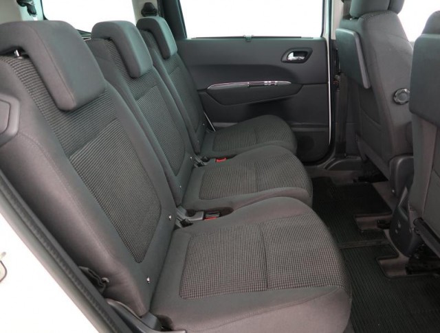 Peugeot 5008  1.6 HDi 