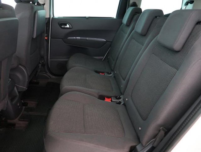 Peugeot 5008  1.6 HDi 