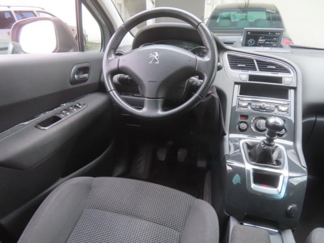 Peugeot 5008  1.6 HDi 