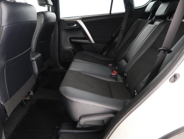 Toyota RAV 4  2.0 VVT-i 