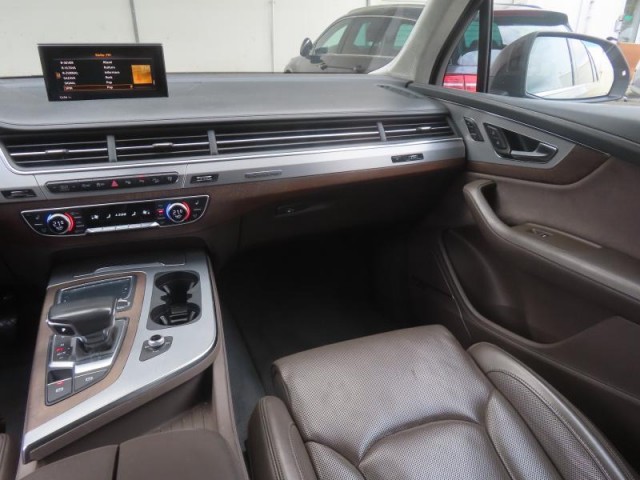 Audi Q7  3.0 TDI 