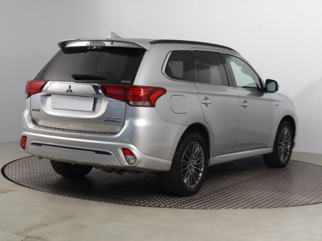 Mitsubishi Outlander  2.4 PHEV 