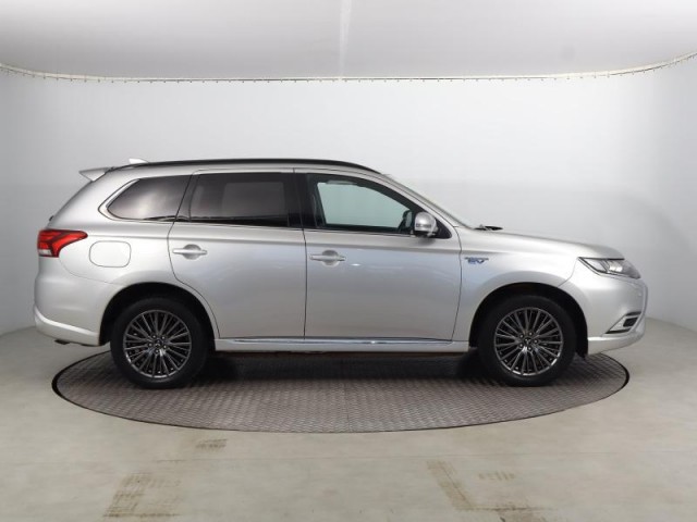Mitsubishi Outlander  2.4 PHEV 