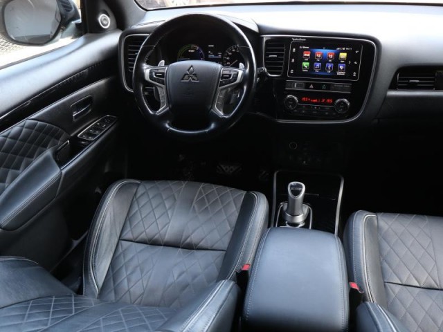 Mitsubishi Outlander  2.4 PHEV 