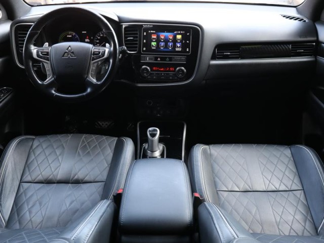 Mitsubishi Outlander  2.4 PHEV 