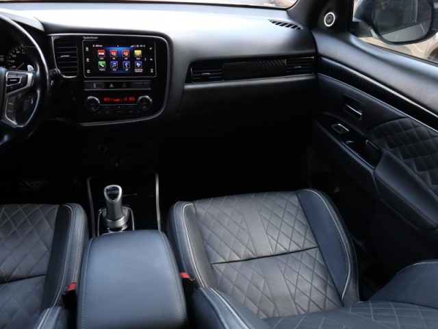 Mitsubishi Outlander  2.4 PHEV 