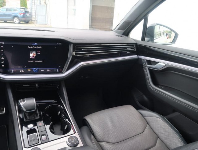 Volkswagen Touareg  3.0 TDI R-Line