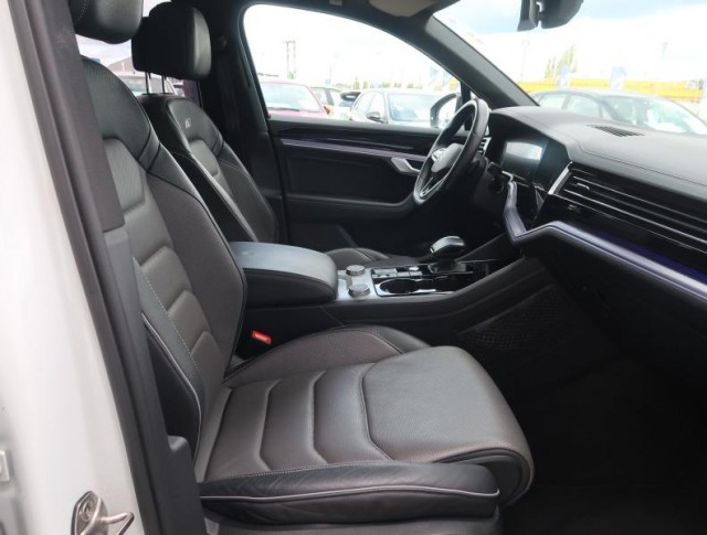 Volkswagen Touareg  3.0 TDI R-Line