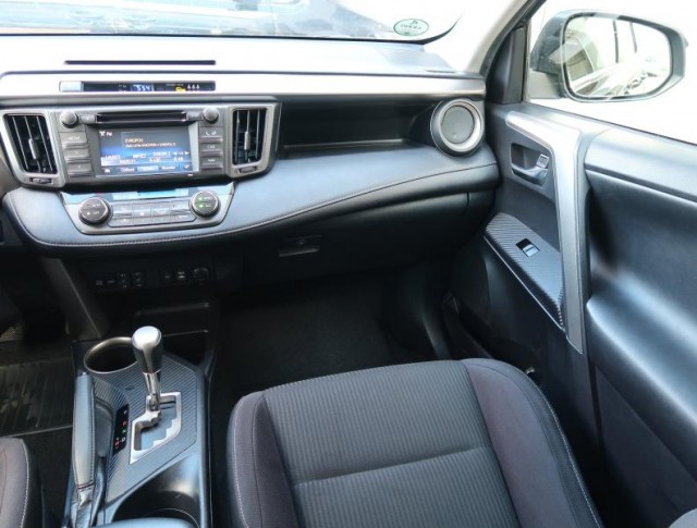 Toyota RAV 4  2.0 VVT-i 