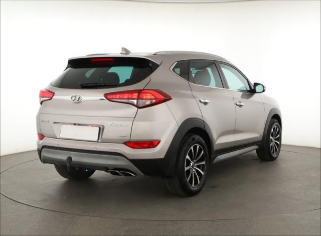 Hyundai Tucson  2.0 CRDi 
