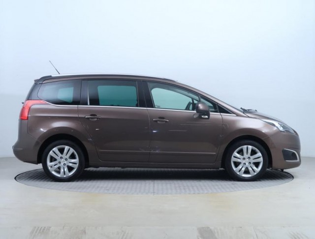 Peugeot 5008  2.0 HDI Allure
