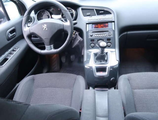 Peugeot 5008  2.0 HDI Allure