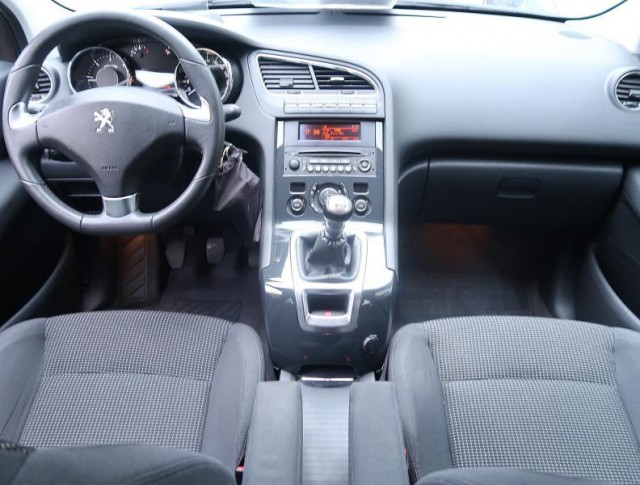 Peugeot 5008  2.0 HDI Allure