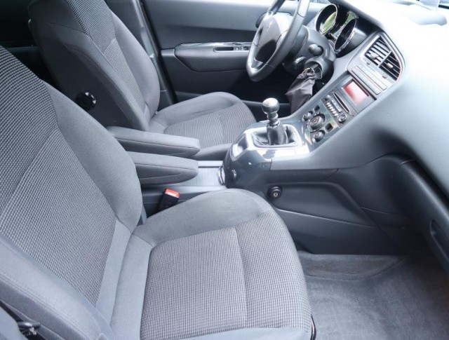 Peugeot 5008  2.0 HDI Allure