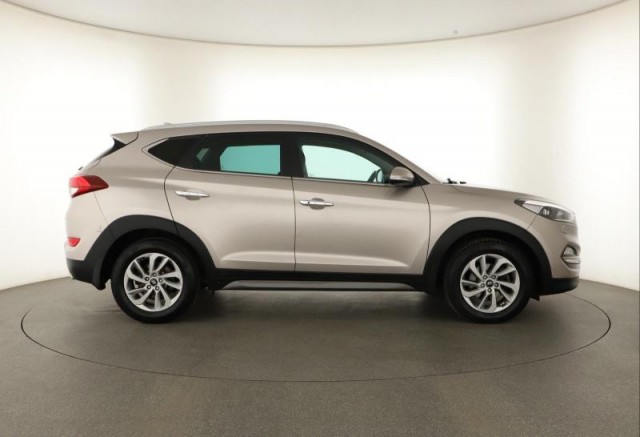 Hyundai Tucson  2.0 CRDi 