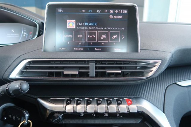 Peugeot 3008  1.5 BlueHDi 