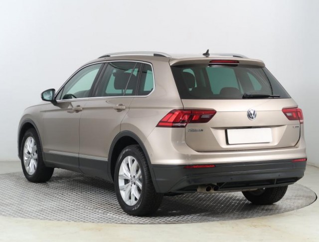 Volkswagen Tiguan  2.0 TSI 