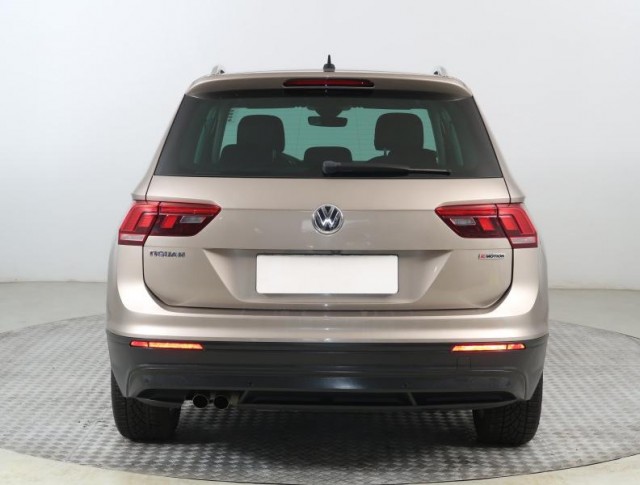 Volkswagen Tiguan  2.0 TSI 