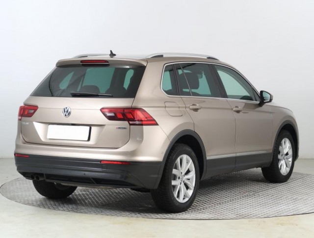 Volkswagen Tiguan  2.0 TSI 