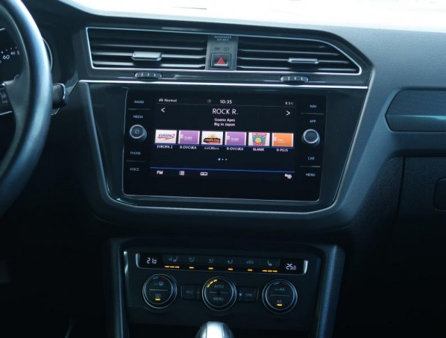 Volkswagen Tiguan  2.0 TSI 