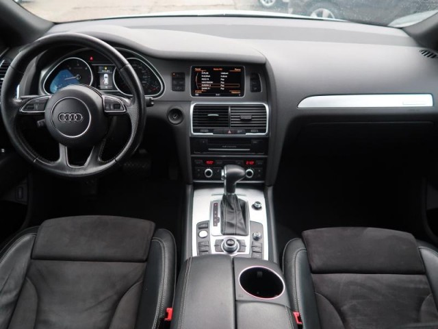 Audi Q7  3.0 TDI S-Line
