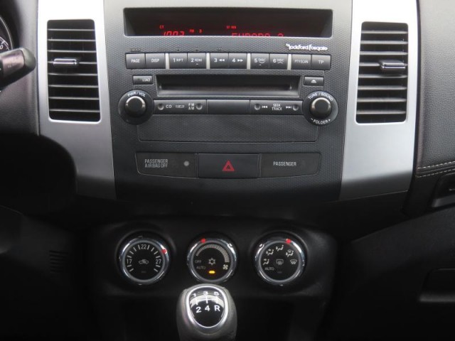 Mitsubishi Outlander  2.4 MIVEC 