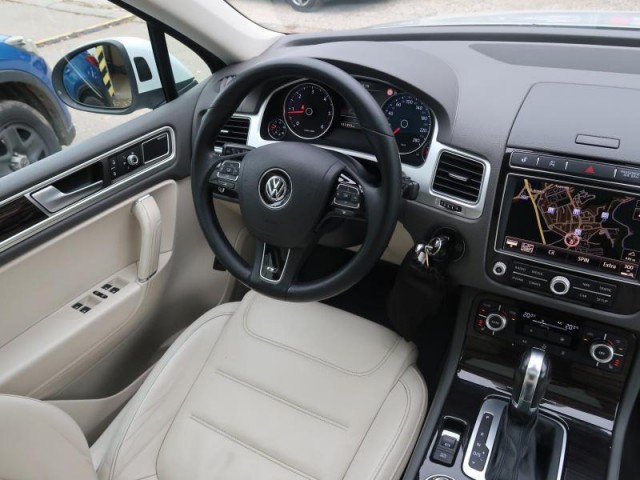 Volkswagen Touareg  3.0 TDI 