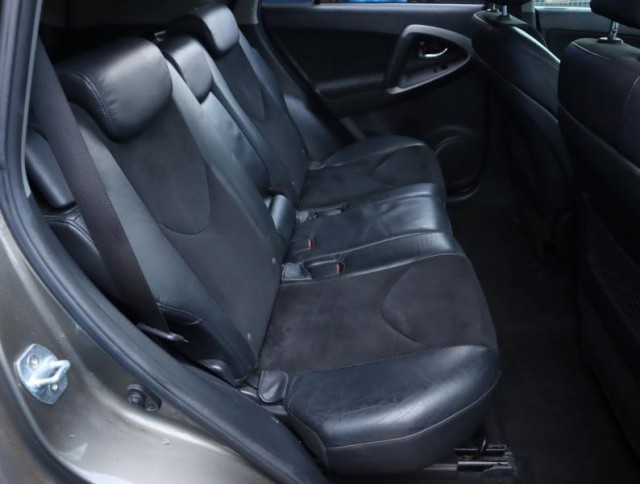 Toyota RAV 4  2.2 D-4D 