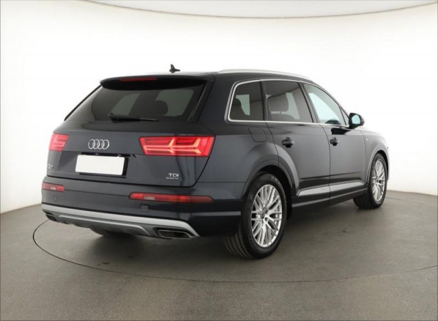 Audi Q7  3.0 TDI S-Line