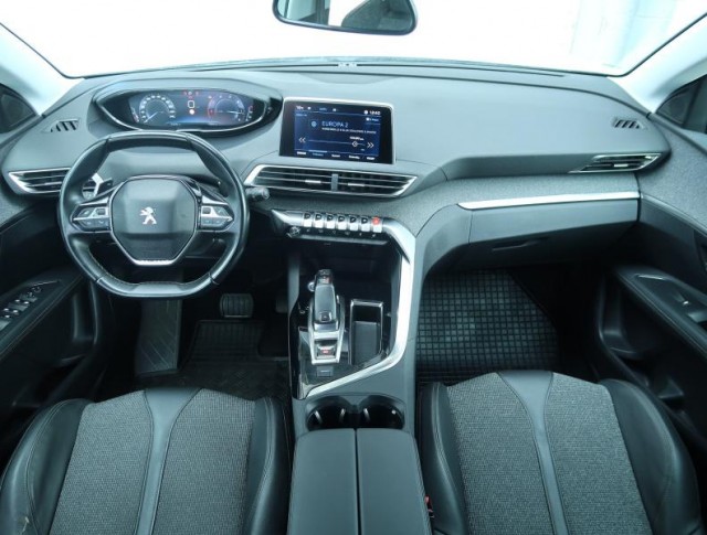 Peugeot 3008  1.5 BlueHDi Family