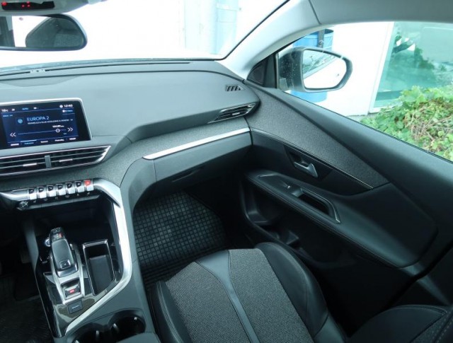 Peugeot 3008  1.5 BlueHDi Family