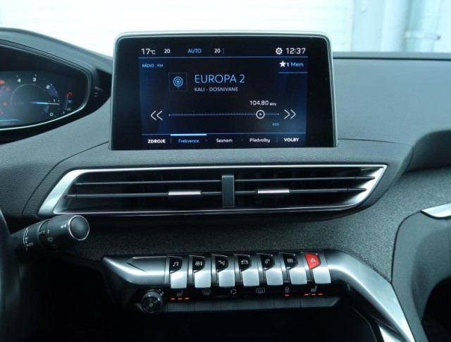 Peugeot 3008  1.5 BlueHDi Family