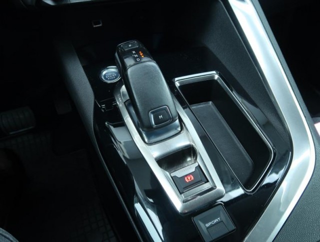 Peugeot 3008  1.5 BlueHDi Family